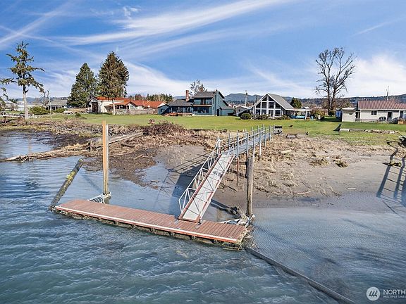 4th image of 301 W Sunny Sands