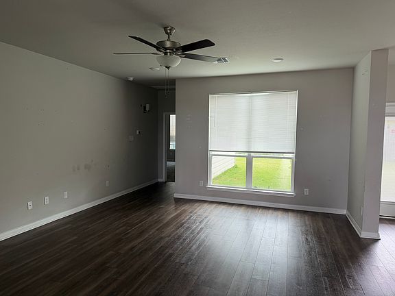 4th image of 717 Hollyhock Dr