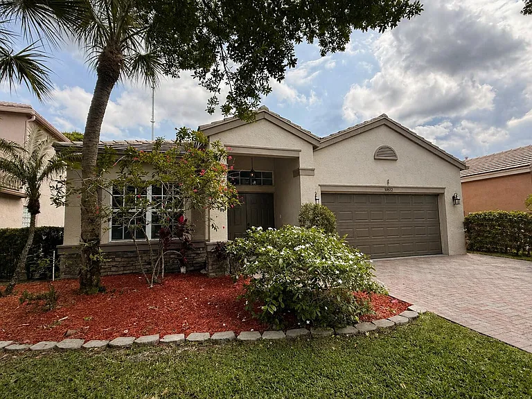 10372 Old Winston Ct — Photo 2