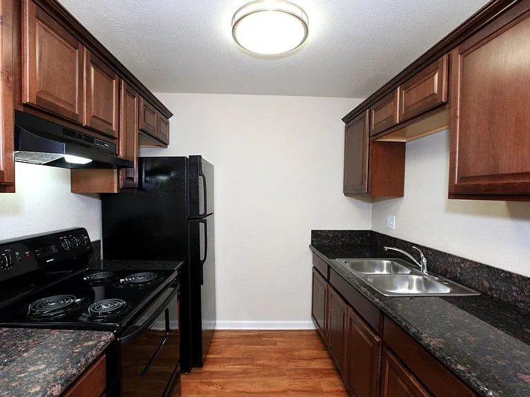 Mapleview Apartment Homes — Photo 7