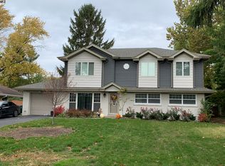 16W348 95th Pl, Burr Ridge, IL 60527