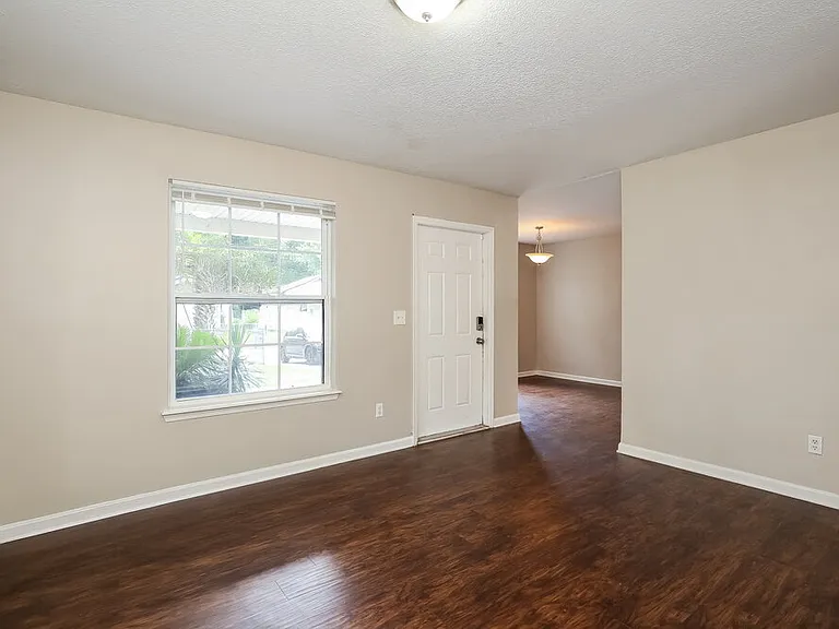 3747 Peachtree St — Photo 4