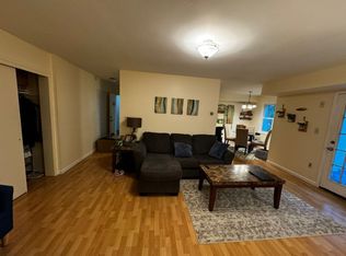 312 Green Hollow Dr, Iselin, NJ 08830