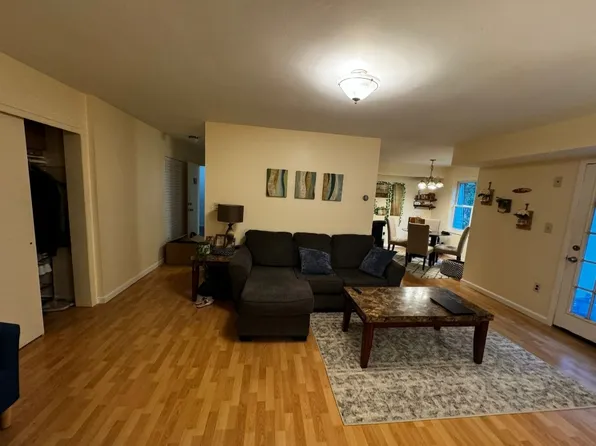 312 Green Hollow Dr, Iselin, NJ 08830