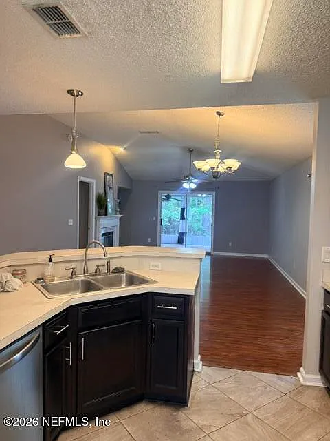 4 bed, 2.0 bath, 1654 sqft, $2,250 — Photo 4