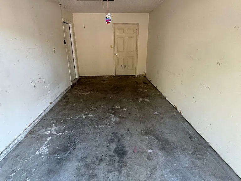 3320 N Detroit Ave — Photo 7