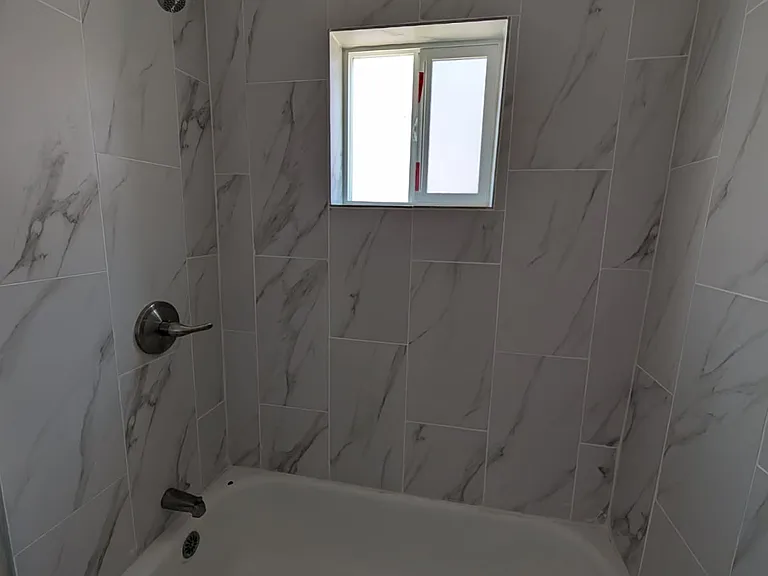 1219 Edith Blvd SE — Photo 8