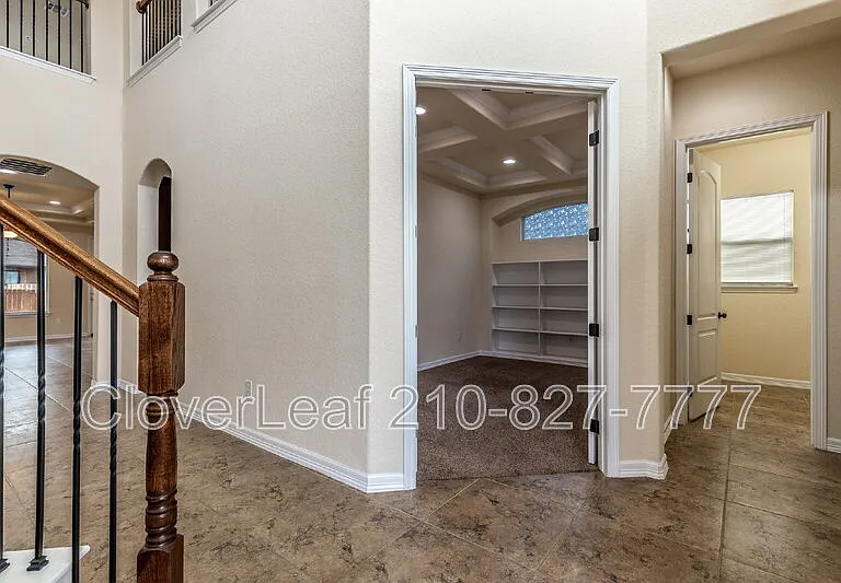 6126 Lowrie — Photo 7