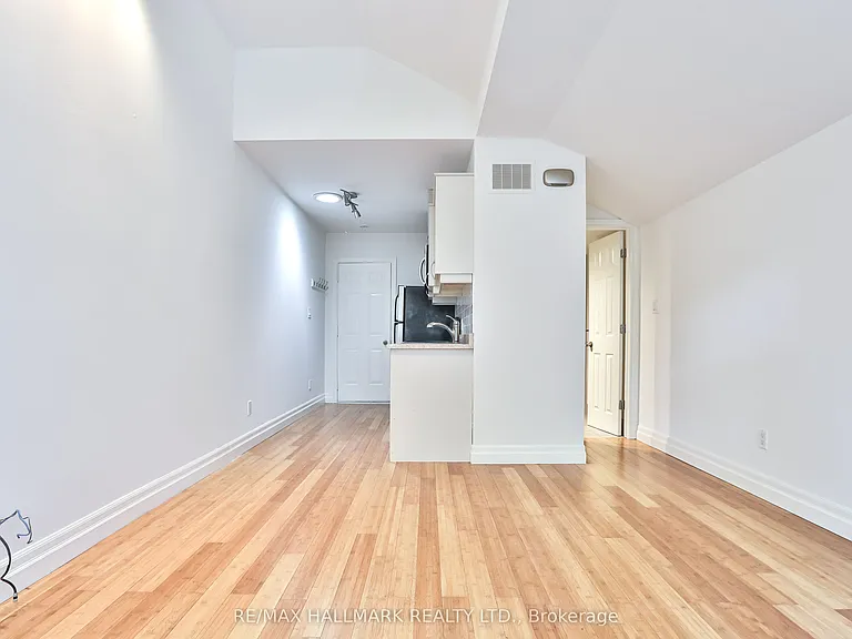 559 Parliament St #1 — Photo 7