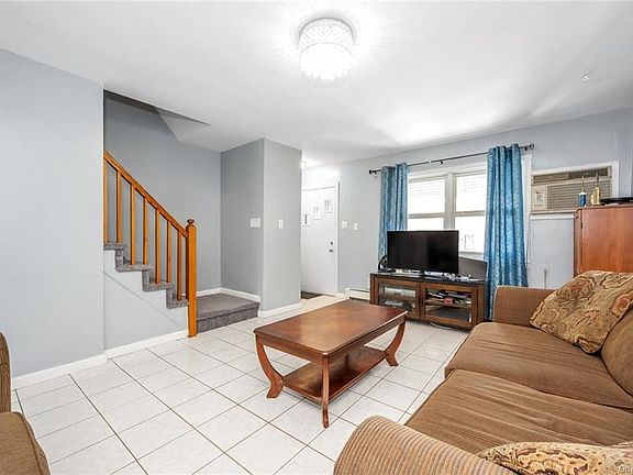 3rd image of 1020 E 229th St