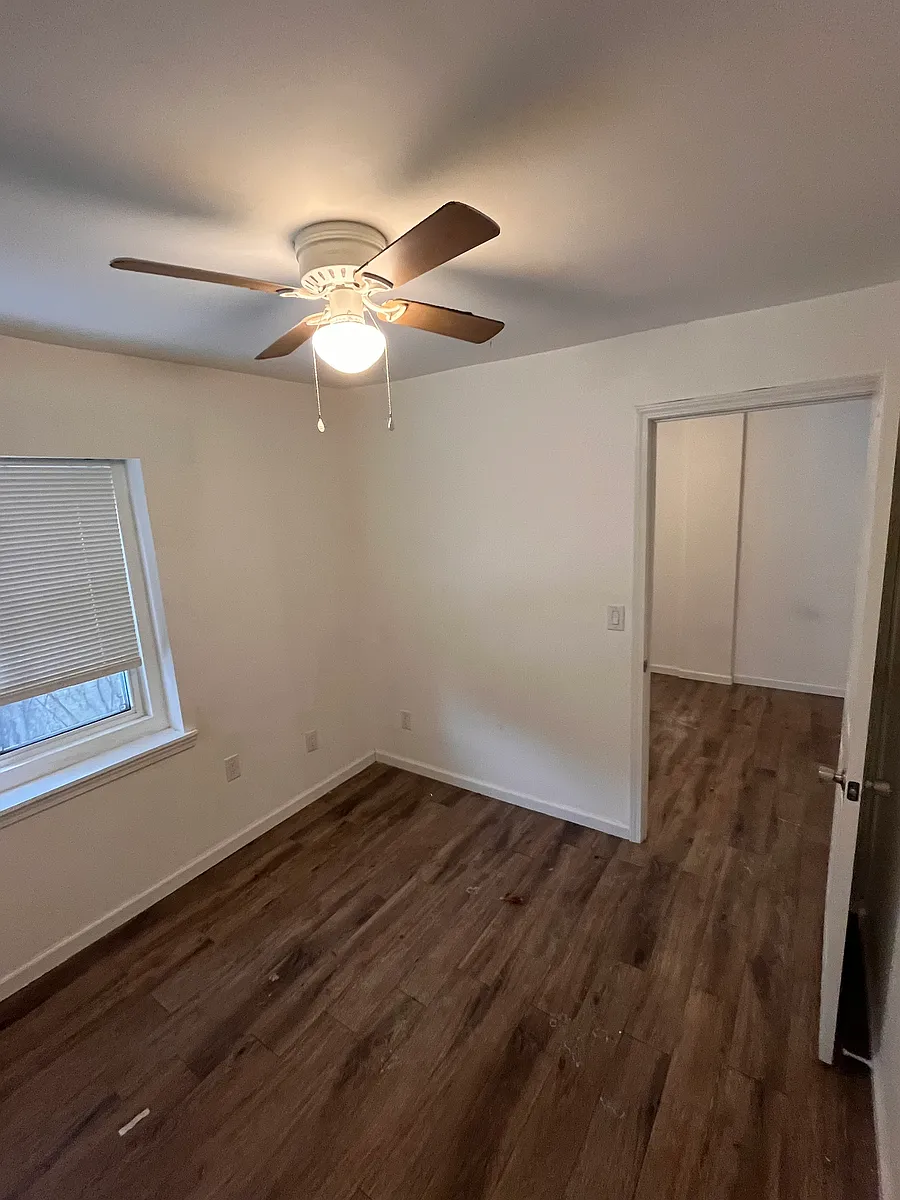 Building Photo - 2611 Brownsville Rd #3