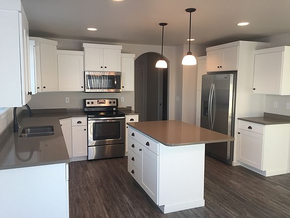 5th image of 1133 22nd Ave W #1136