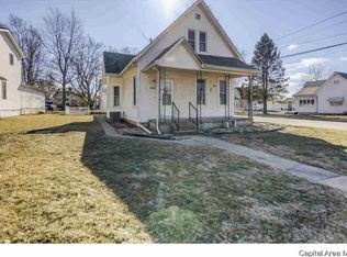 610 W 1st St, Taylorville, IL 62568