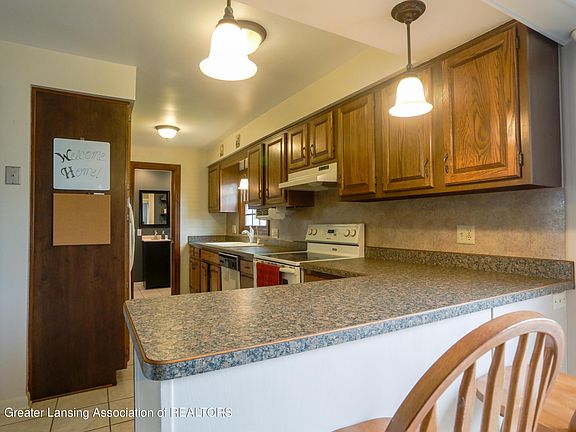 4th image of 211 Harriet Ave
