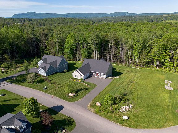 3rd image of 7 Thrushwood Ln