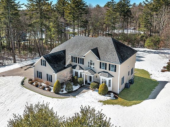 2nd image of 67 Mohawk Path