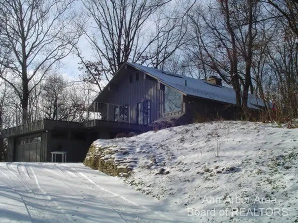 345 Sumac Ln, Ann Arbor, MI 48105