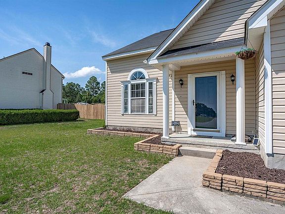3rd image of 148 Woodcote Dr