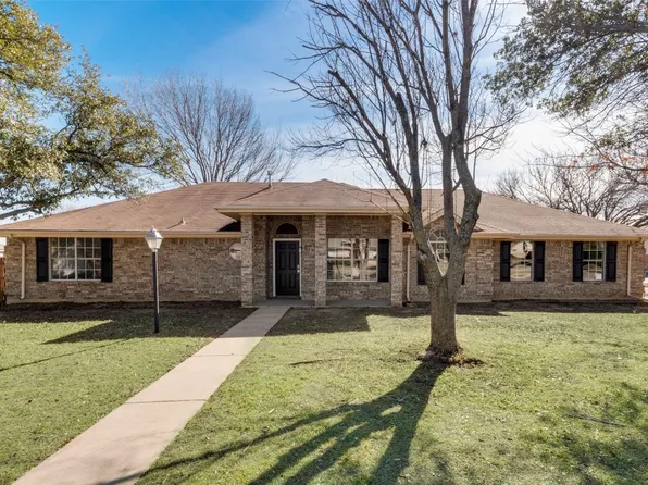 700 Stonebrooke Dr, Burleson, TX 76028
