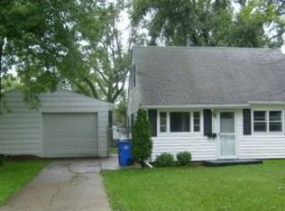 1207 34th St NE, Cedar Rapids, IA 52402