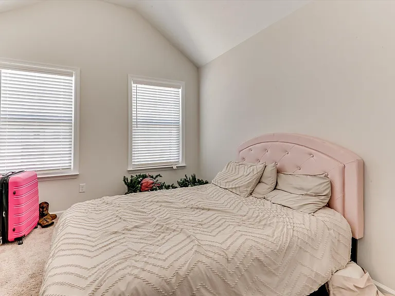 1055 Linsmore Ave — Photo 29