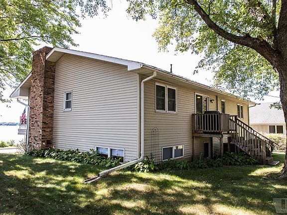 3rd image of 2518 N Shore Dr