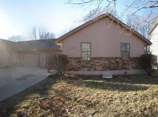118 SW Robin Rd, Lees Summit, MO 64063