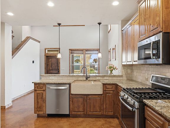 2nd image of 1694 Gruene Vineyard Crossing