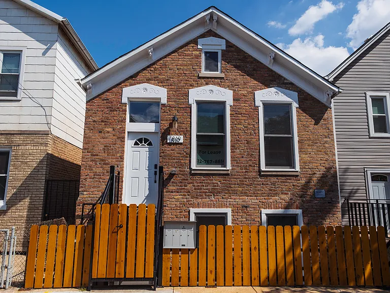 1819 S Laflin St #2 — Photo 1