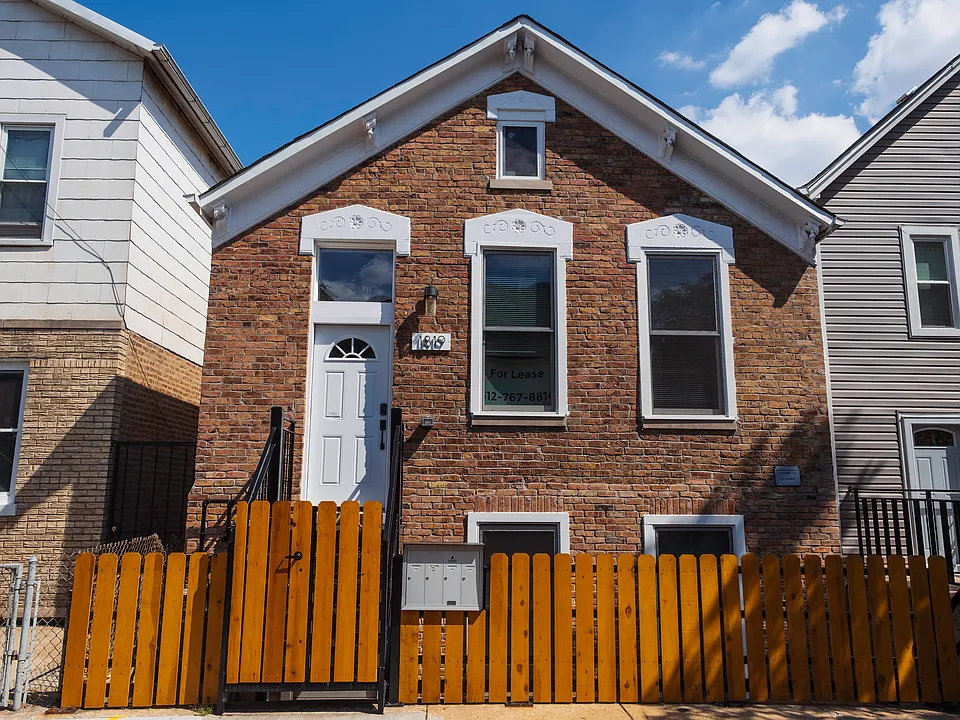 1819 S Laflin St #2