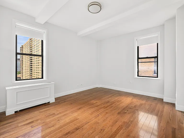 210 W 70th St #1408 — Photo 5