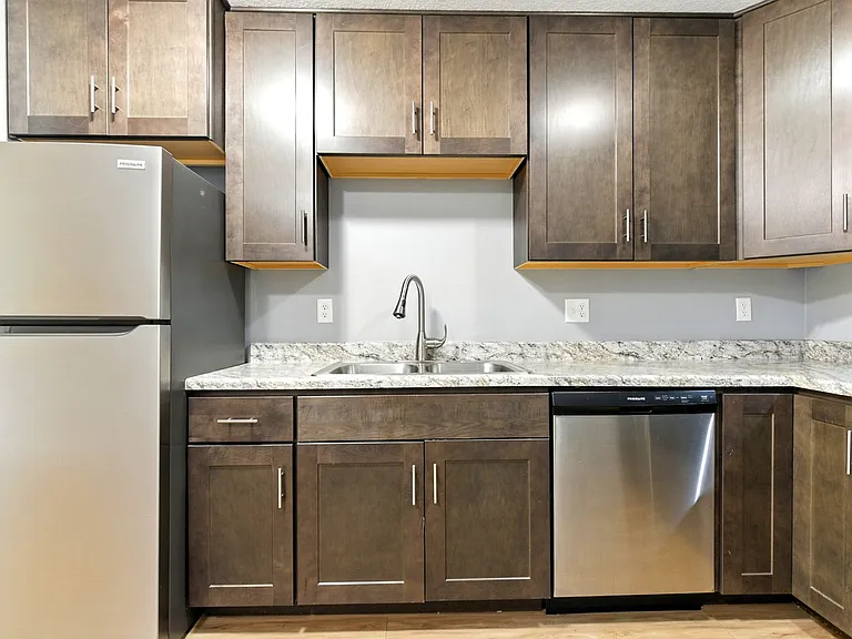 2557 W 3rd St — Photo 7