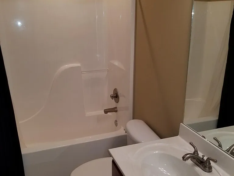 7825 Laurelton Dr — Photo 15