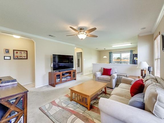 4th image of 229 Foxglove Dr