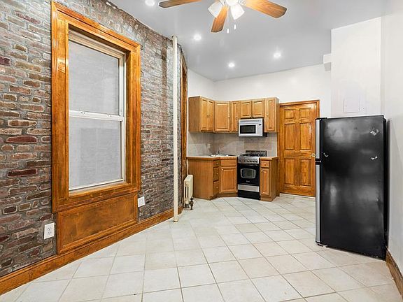 4th image of 326 E 11th St APT 7
