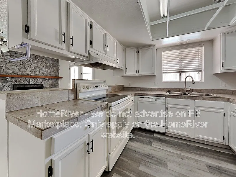 3 bed, 3.0 bath, 1872 sqft, $2,300 — Photo 3