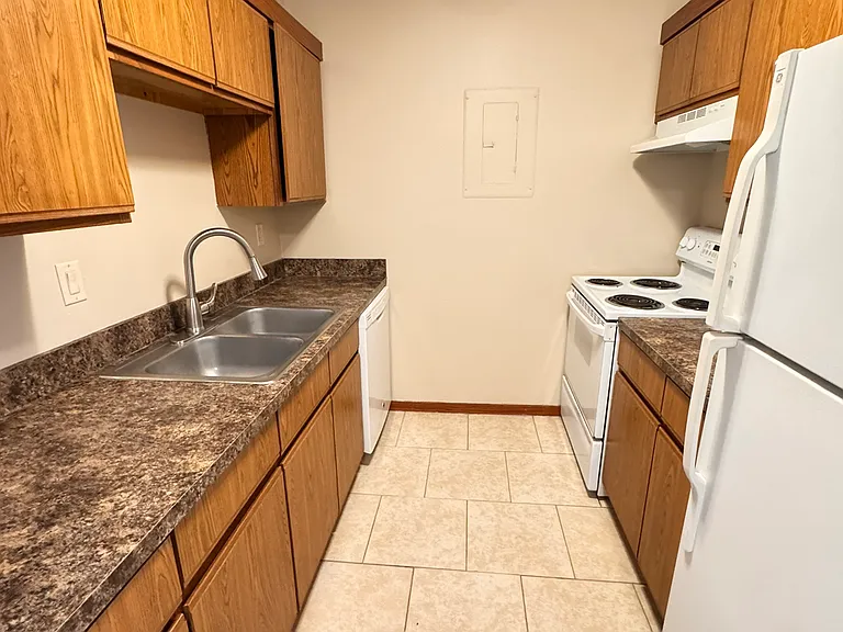 5120 Emerald Dr #12 — Photo 4