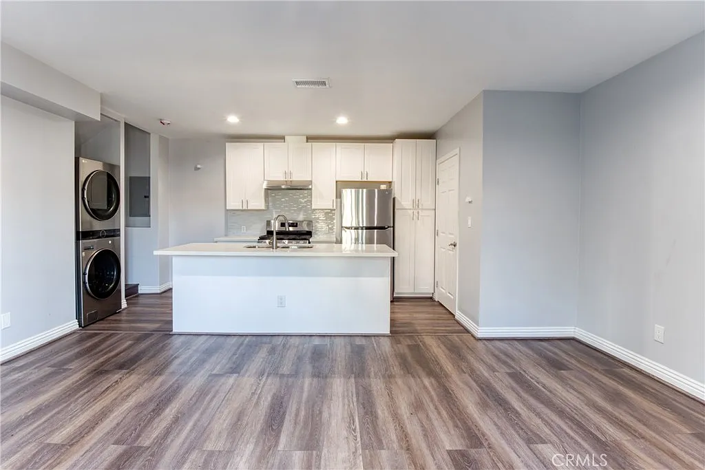 Building Photo - 7794 Skyhill Dr