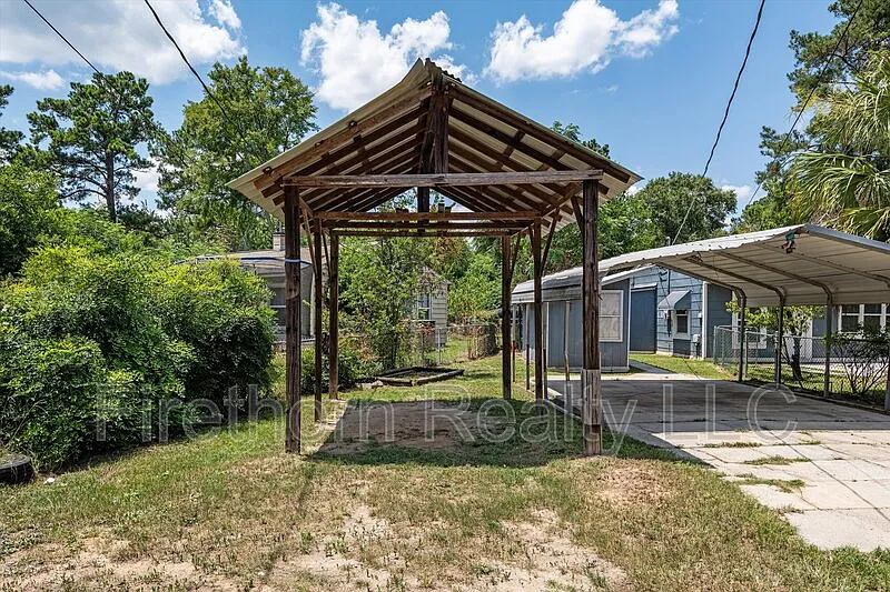 3 bed, 1.0 bath, 1016 sqft, $1,350 — Photo 4