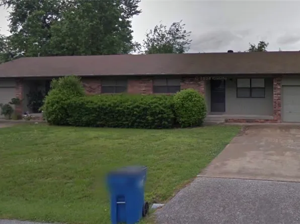 2202 Douglas St, Bentonville, AR 72712