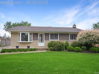 2103 Oakcrest Rd, Sterling Heights, MI, 48310