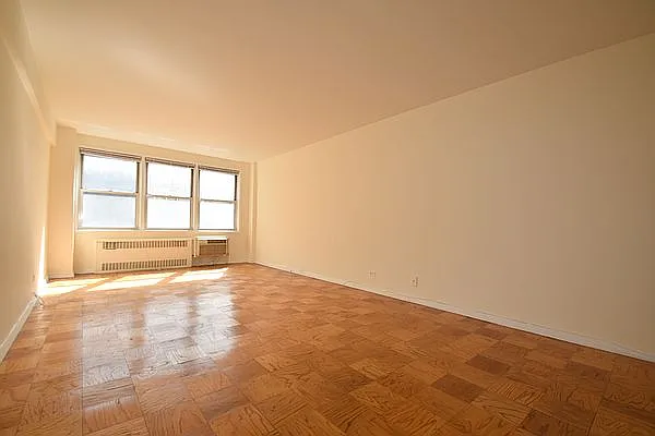 Rented by PMG Real Estate  | media 10