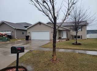 4956 Curran Ct, Grand Forks, ND 58201