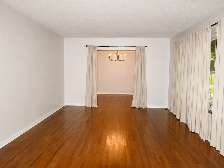 10936 Thornton Dr — Photo 6