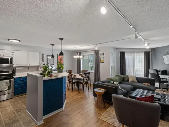 1372 Carling Dr APT 207, Saint Paul, MN 55108