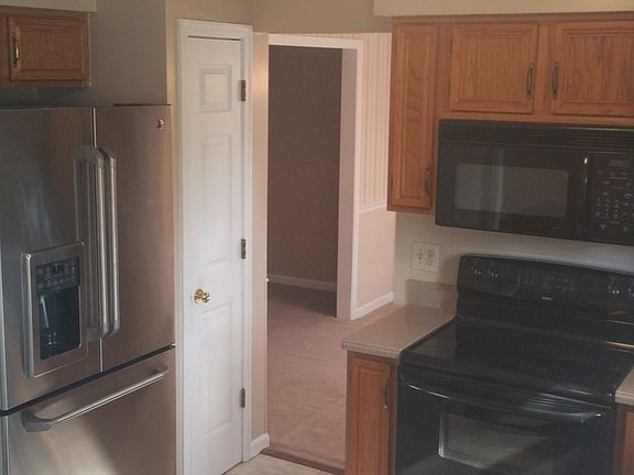 4th image of 214 Meadow Creek Dr