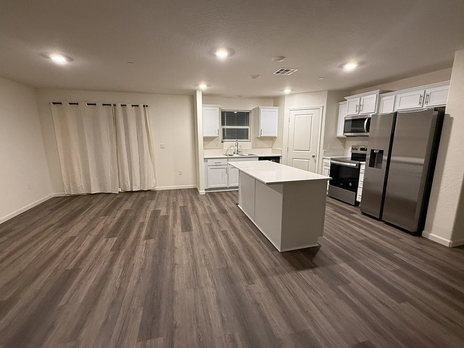4 bed, 1842 sqft, $2,600 — Photo 4