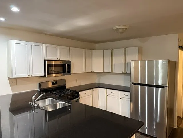 4 bed, 1.5 bath, 1489 sqft, $2,500 — Photo 2