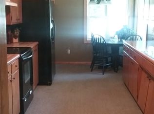 135 5th St N, Winthrop, IA 50682