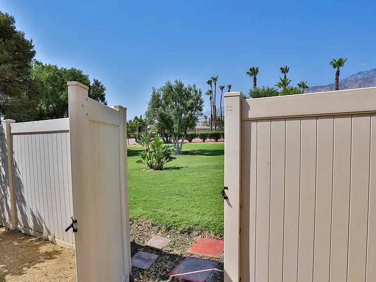 1421 Sunflower Cir N — Photo 30